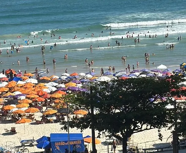 Apartamento 701 nas Pitangueiras - 2 dormitórios - na quadra da praia! Guarujá